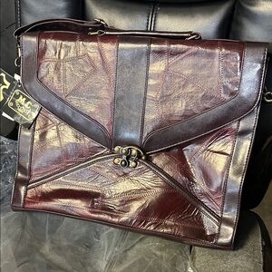 Elegant Burgundy Leather Messenger Bag